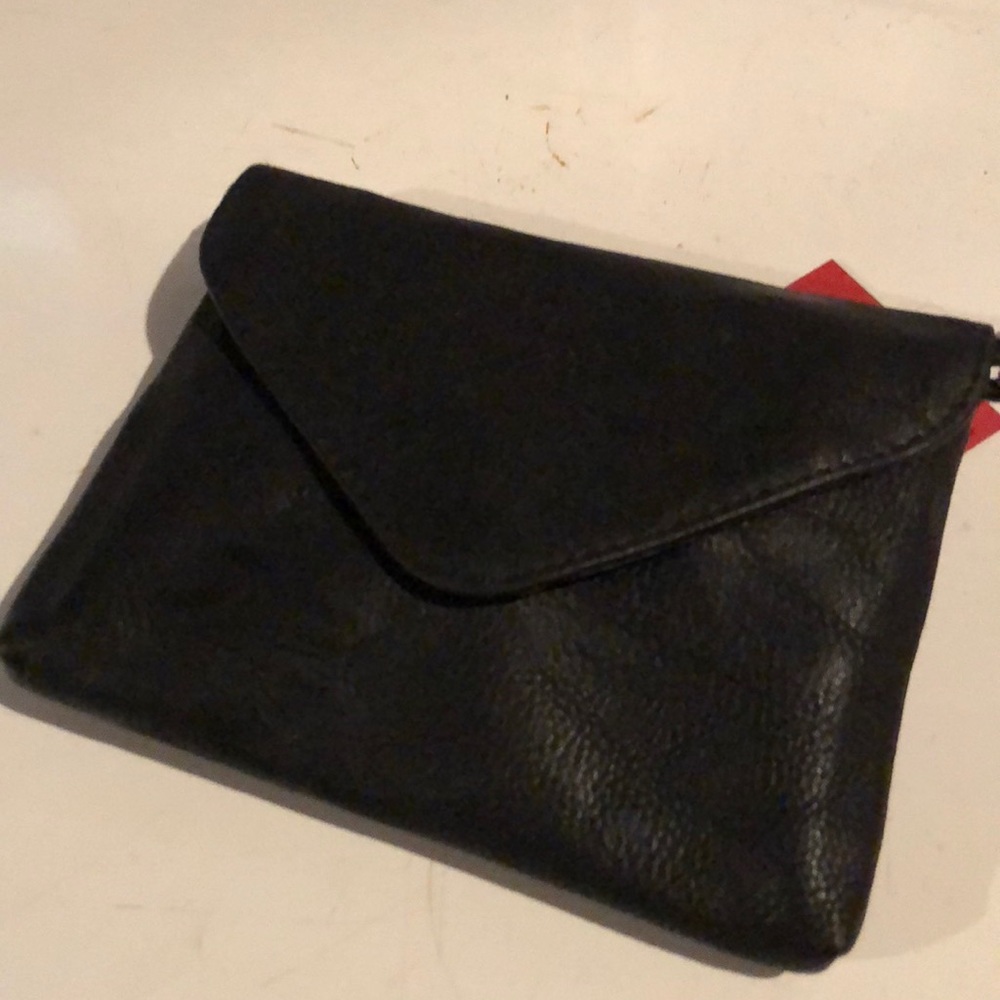 Cute little black back